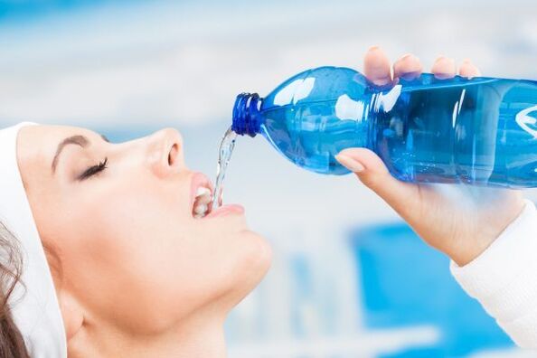 Boire plus d’eau peut vous aider à perdre 5 kg d’excès de poids en une semaine